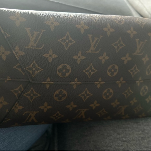 Louis Vuitton flower hobo bag. With box and bag. Receipt shown for reference. - Picture 6 of 15